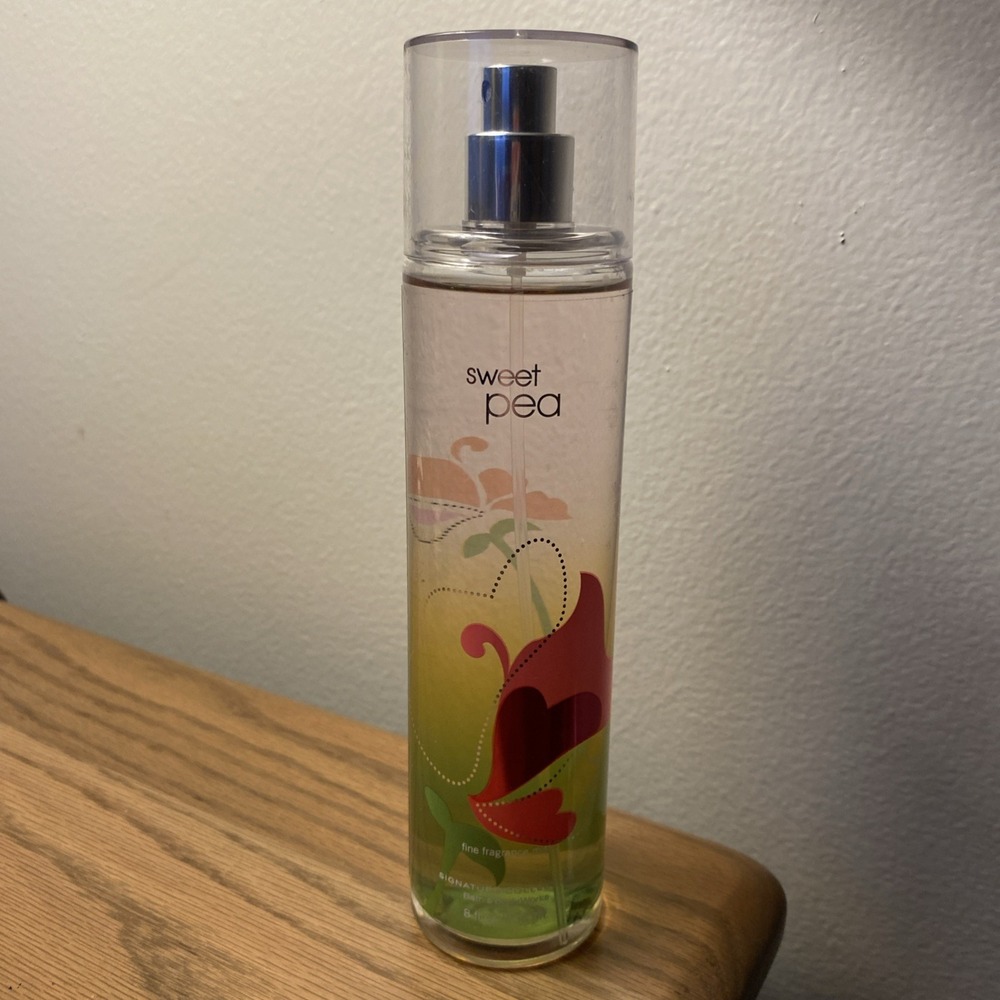 BATH AND BODY WORKS 8 FL OZ SWEET PEA FINE FRAGRANCE MIST SIGNATURE COLL NEW